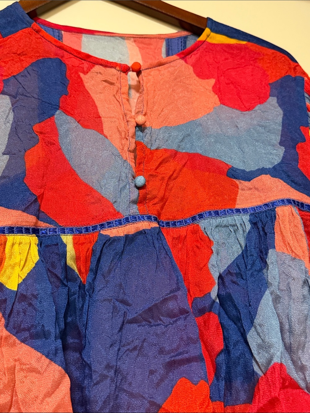 Multicolor Abstract Crinkle Long-Sleeve Blouse - Picture 5 of 6